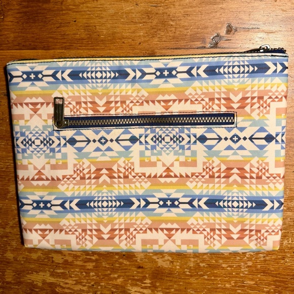 Pendleton Geometric Pattern Laptop Pouch - Picture 3 of 8